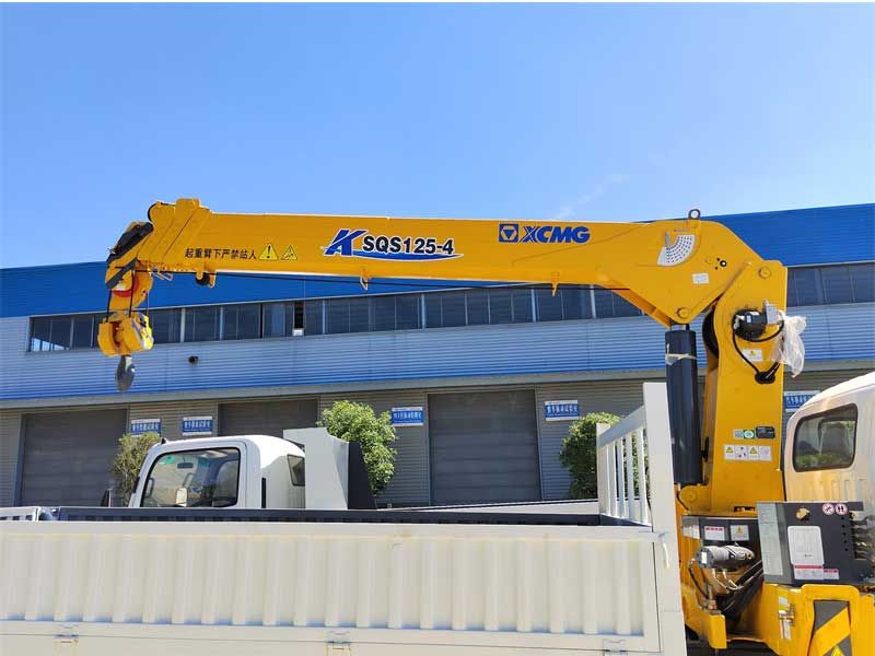 ISUZU Truck With Crane XCMG