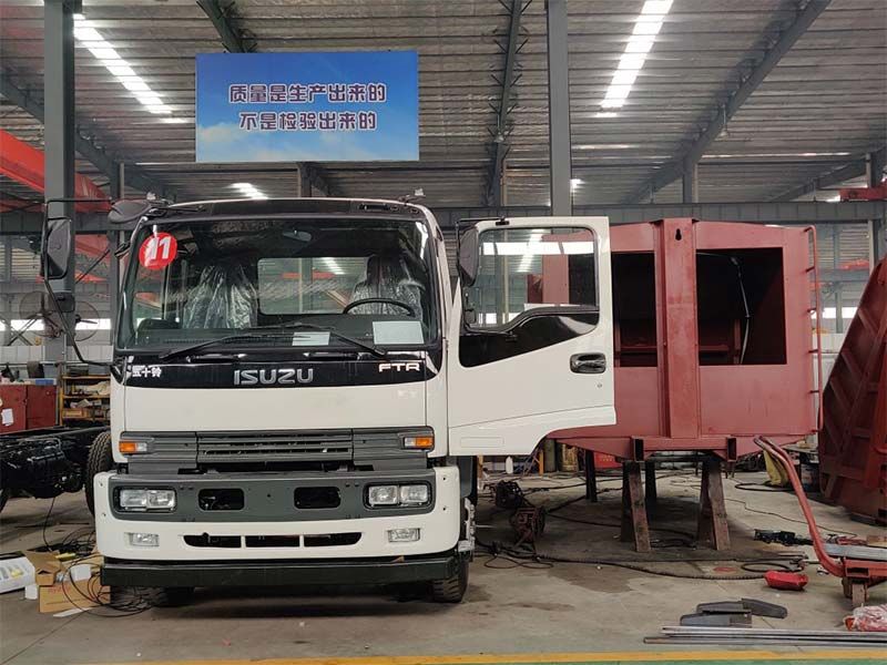 Isuzu FTR 205HP cargo trucks