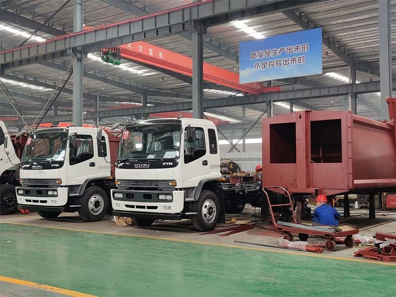 Isuzu FTR 205HP cargo trucks