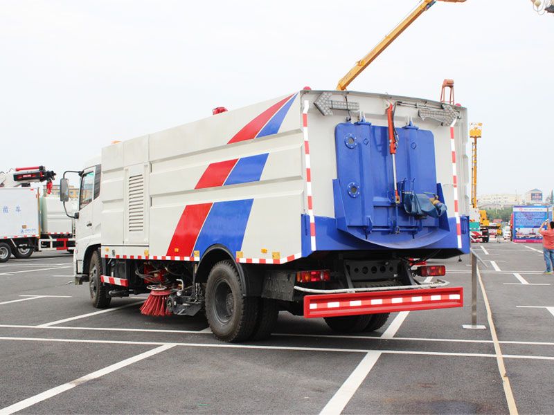 Isuzu Truck Heavy Duty Airport Vacuum Road SweeperTruck