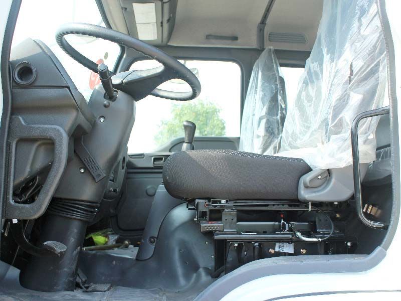 Isuzu Truck Heavy Duty Airport Vacuum Road SweeperTruck