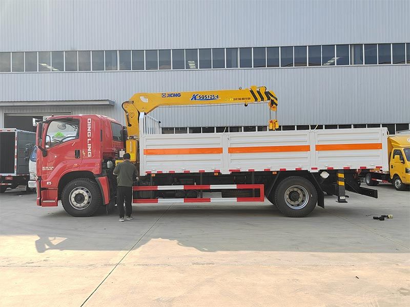 ISUZU GIGA Truck Mounted Hydraulic Crane