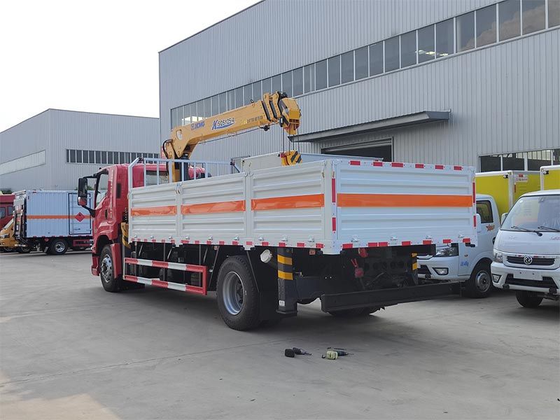 ISUZU GIGA Truck Mounted Hydraulic Crane