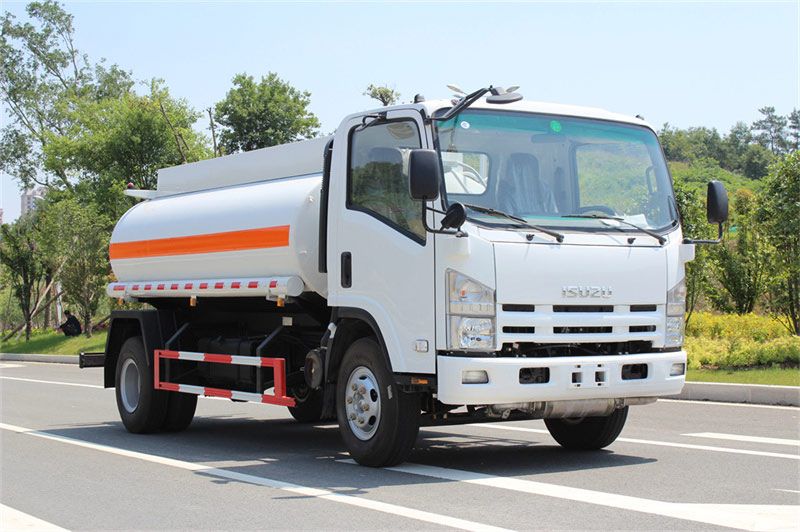 Isuzu 3000 gallons oil tanker truck
