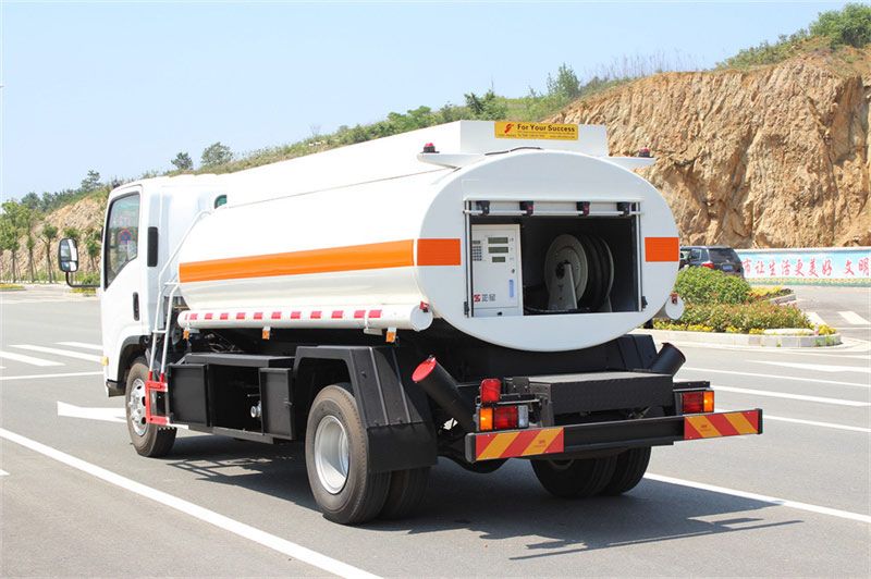 Isuzu 3000 gallons oil tanker truck