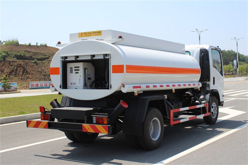 Isuzu 3000 gallons oil tanker truck