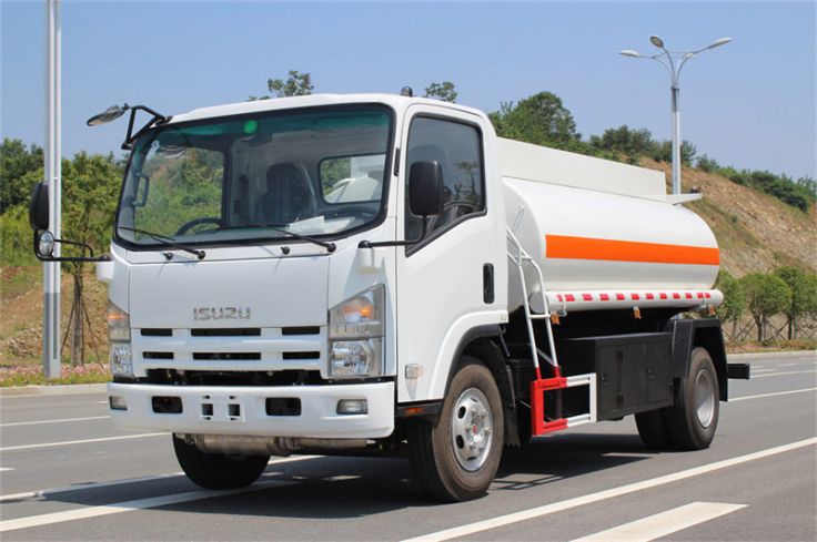 Isuzu 3000 gallons oil tanker truck