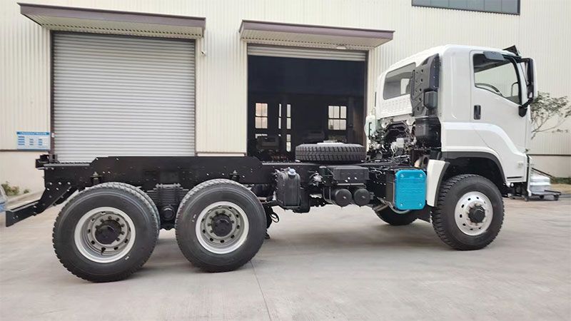ISUZU GIGA 6x4 6x6 off Road Dump Truck with 11 Tires for Bad Roads Camion Benne