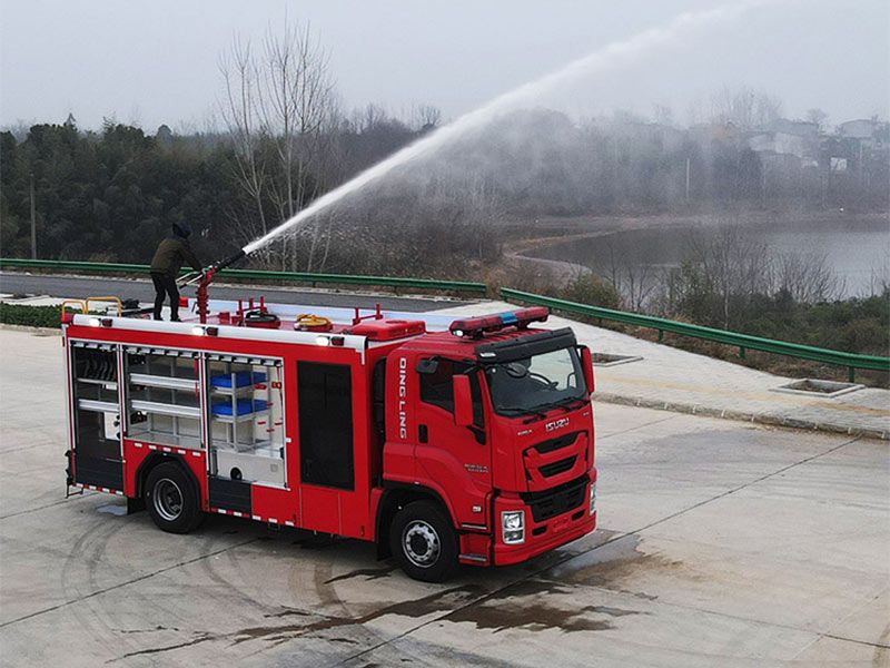 Isuzu Giga FVR 34 1000 gallons Fire Fighting Vehicles