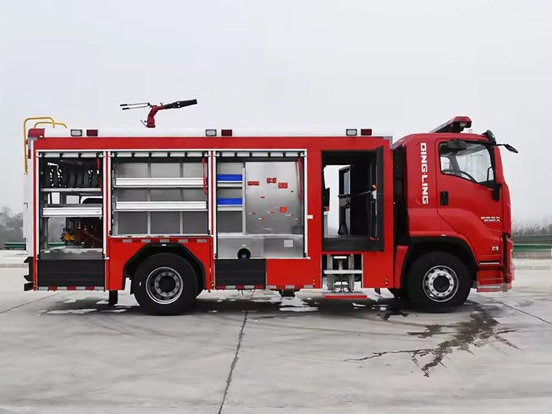 Isuzu Giga FVR 34 1000 gallons Fire Fighting Vehicles
