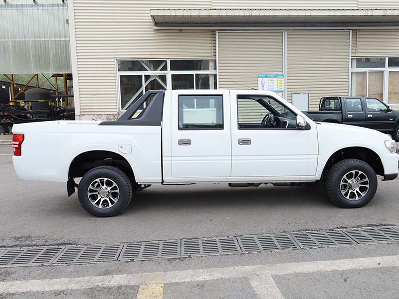 Brand new 4X2 Double cab 2.8L Diesel engine pickup mini cargo truck japan brand pickup Camiones for sale
