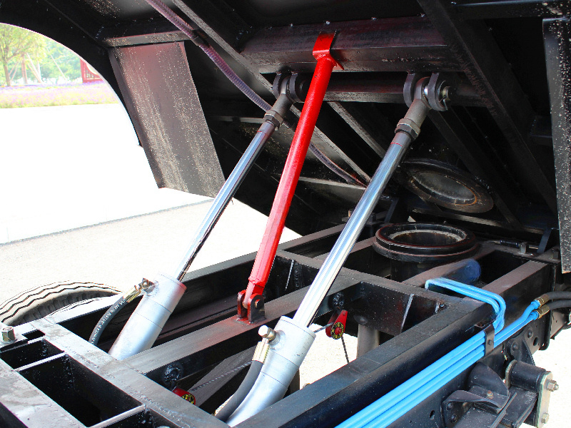 ISUZU NKR street vacuum sweeper