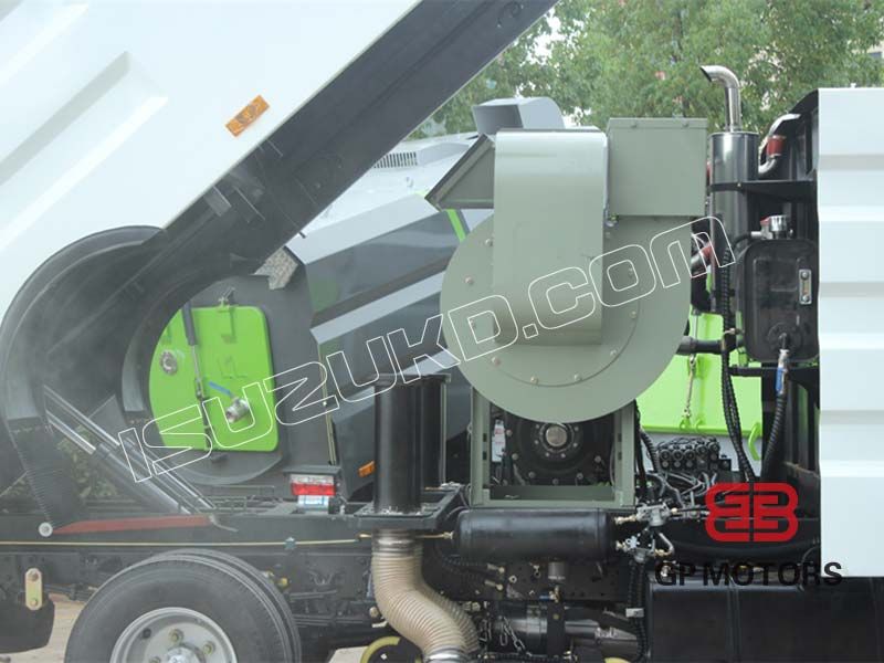 Isuzu merchnical sweeper truck