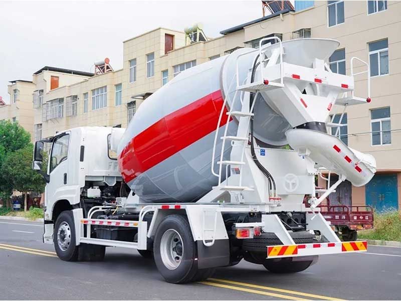 Isuzu 4X2 Heavy-Duty Concrete Mixer Truck with 6-8 Cubic Meters Capacity