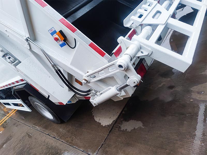 Isuzu 700p 6 8 10 Ton Capacity 8m3 10m3 12m3 Container Compression Garbage Collection Sanitation Compressed Garbage Refuse Compactor Truck