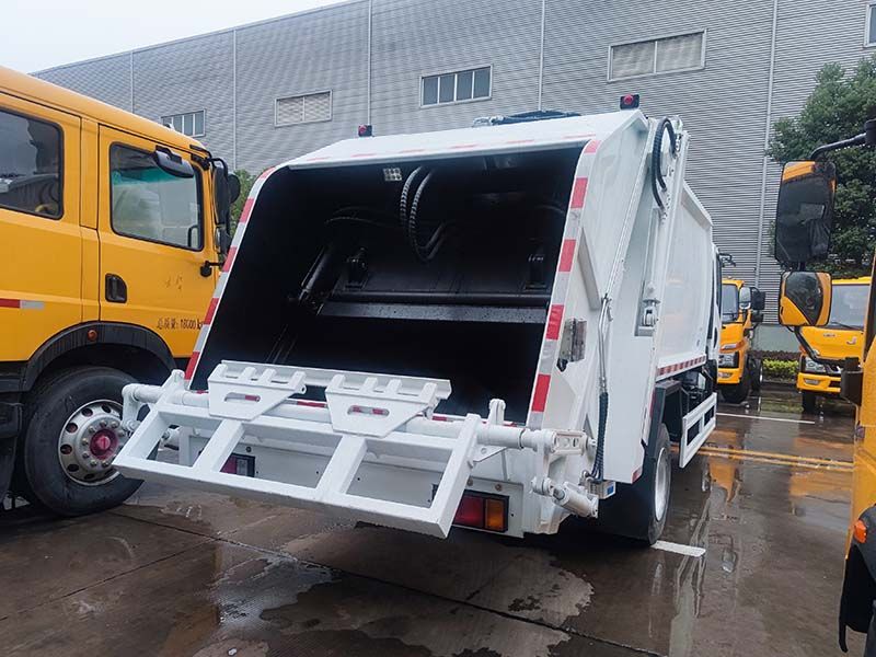 Isuzu 700p 6 8 10 Ton Capacity 8m3 10m3 12m3 Container Compression Garbage Collection Sanitation Compressed Garbage Refuse Compactor Truck