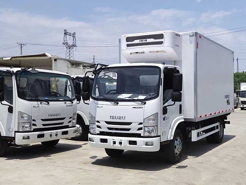 High Quality Isuzu M600 Manual 4x2 Drive New Diesel Refrigerated Container Box Long Refrigerator Trucks