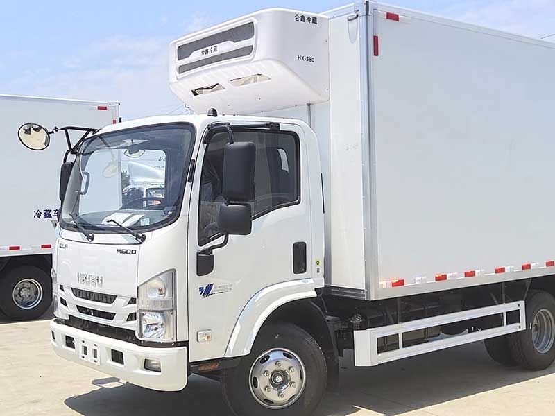 High Quality Isuzu M600 Manual 4x2 Drive New Diesel Refrigerated Container Box Long Refrigerator Trucks