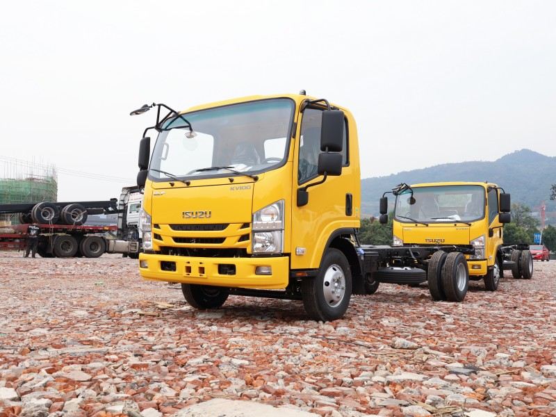 Best-Selling New Light Commercial Vehicle High-Quality Cabin Chassis Diesel Fuel  4x2 Drive Left-Hand Steering