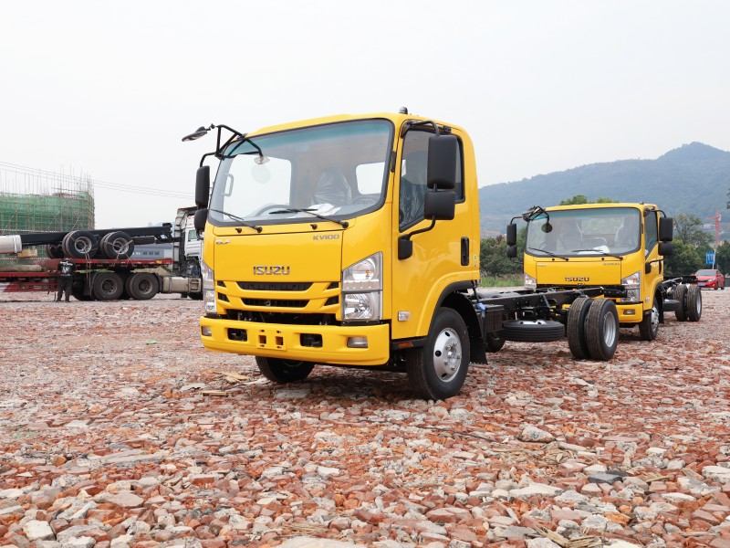 Best-Selling New Light Commercial Vehicle High-Quality Cabin Chassis Diesel Fuel  4x2 Drive Left-Hand Steering
