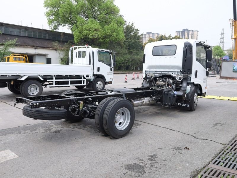 Isuzu M100 Light Truck – Boasting a Compact Build and Efficient Operation, Ideal for Urban Deliveries and Small Business Logistics