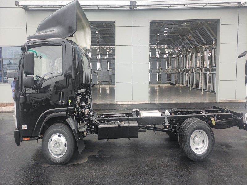Isuzu KV100 Chassis: A Dependable Foundation for Commercial Customizations, Engineered for Heavy Load-Bearing Capabilities