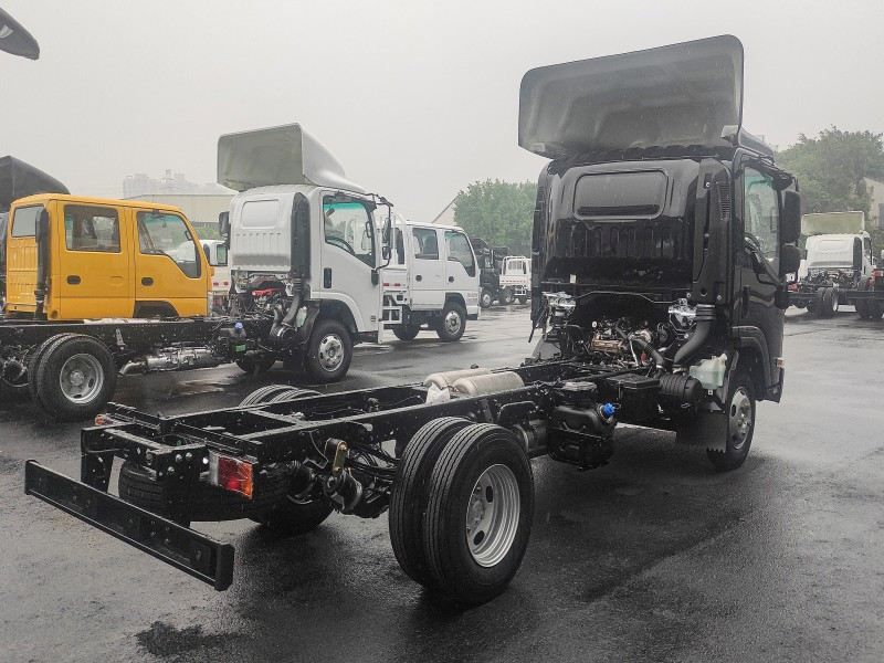 Isuzu KV100 Chassis: A Dependable Foundation for Commercial Customizations, Engineered for Heavy Load-Bearing Capabilities