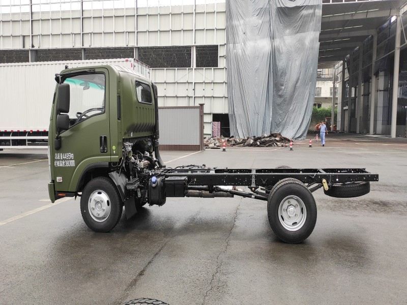 Isuzu KV100 Light Commercial Truck – Meeting Euro 6 Standards, Boasting a 4.5-Ton Payload, and Fuel-Efficient for Urban Logistics Operations