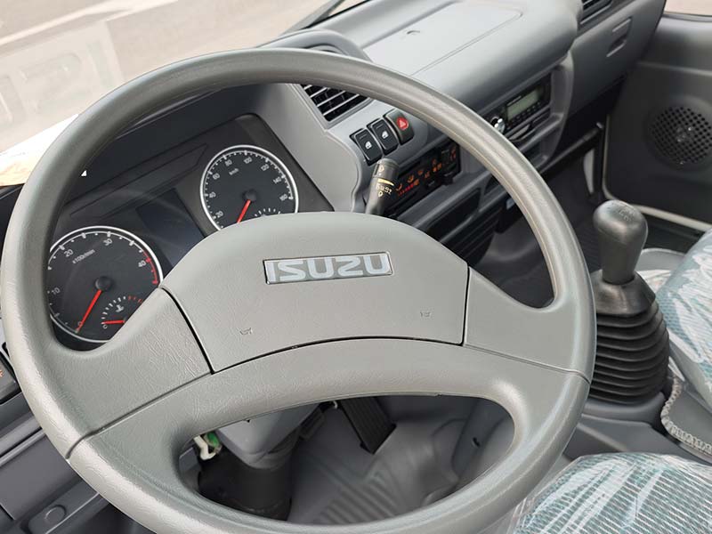 Isuzu 100P Chassis Cab – Sturdy, Dependable, and Prepared for Tailored Configurations in Logistics, Construction, and More