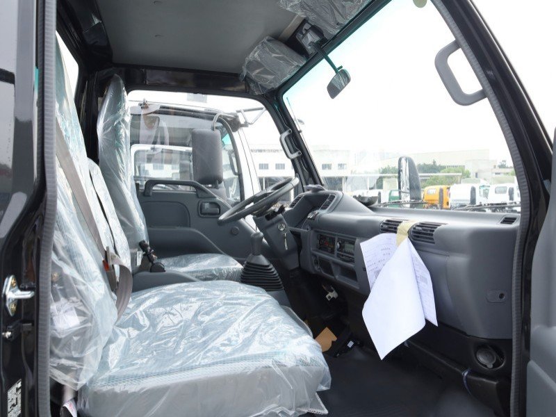 Isuzu 100P Chassis: A Robust, High-Efficiency Foundation for Commercial Vehicle Modifications and Logistics Activities
