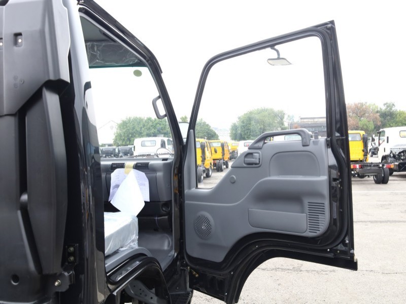 Isuzu 100P Chassis: A Robust, High-Efficiency Foundation for Commercial Vehicle Modifications and Logistics Activities