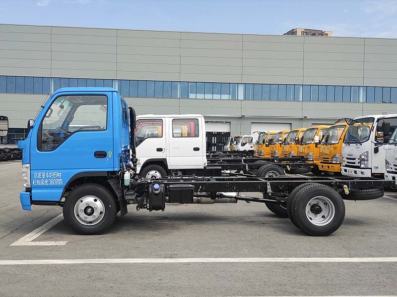 Revealing the ISUZU 100p Chassis: Exceptional Durability and Dependability to Meet Your Business Requirements