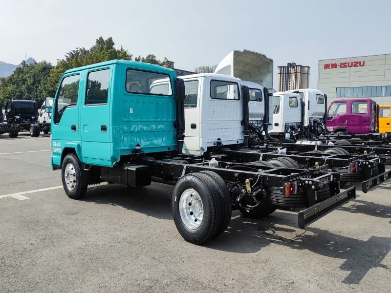 Isuzu 100P Double Cab Chassis: Versatile for Municipal Operations and Urban Deliveries