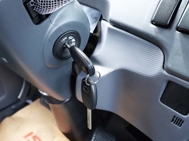 ISUZU NKR KV100 Light Commercial Vehicle Chassis Truck Diesel Fuel 4x2 Drive Wheel Left Steering