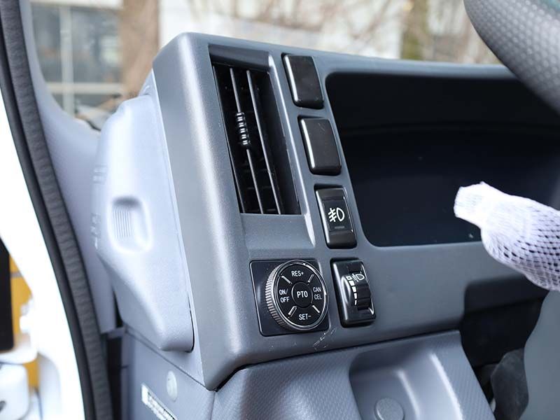 ISUZU NKR KV100 Light Commercial Vehicle Chassis Truck Diesel Fuel 4x2 Drive Wheel Left Steering