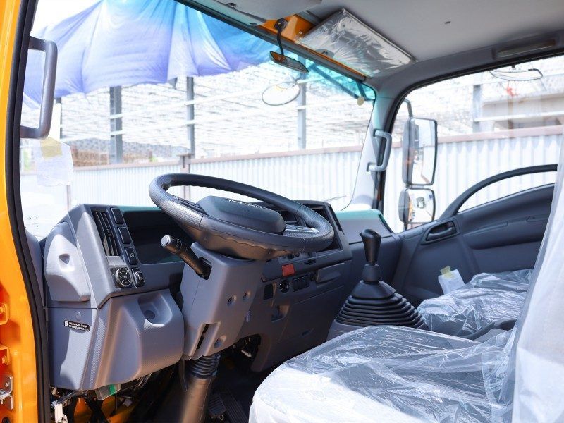 ISUZU NPR 700P Commercial Vehicle Chassis Truck Diesel Fuel 4x2 Drive Wheel Left Steering