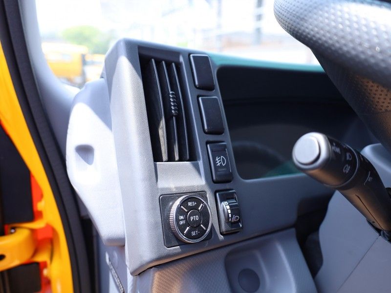 ISUZU NPR 700P Commercial Vehicle Chassis Truck Diesel Fuel 4x2 Drive Wheel Left Steering