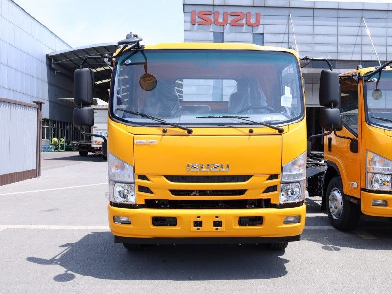 Best-Selling New Light Commercial Vehicle High-Quality Cabin Chassis Diesel Fuel  4x2 Drive Left-Hand Steering
