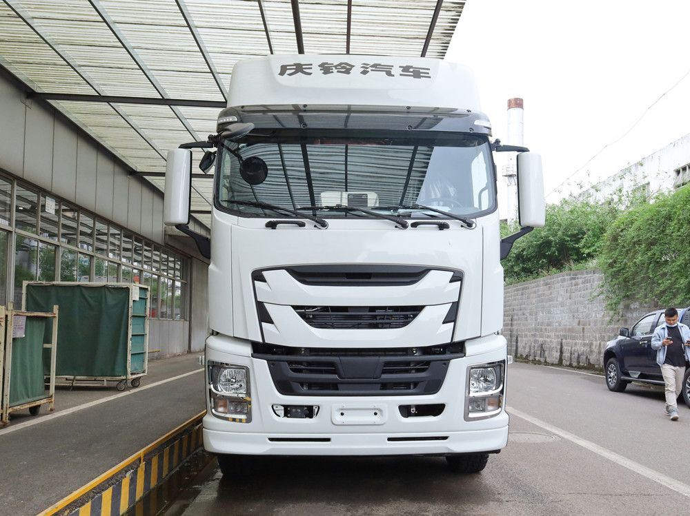 ISUZU VC66 GIGA automatic transmission tractor head