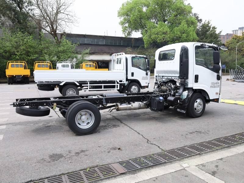 Isuzu M100 Light Truck – Boasting a Compact Build and Efficient Operation, Ideal for Urban Deliveries and Small Business Logistics