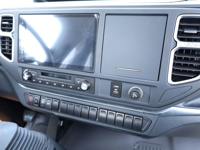 Isuzu M100 Light Truck – Boasting a Compact Build and Efficient Operation, Ideal for Urban Deliveries and Small Business Logistics