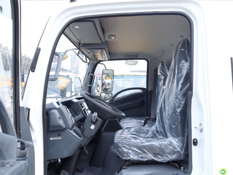 Isuzu M100 Light Truck – Boasting a Compact Build and Efficient Operation, Ideal for Urban Deliveries and Small Business Logistics