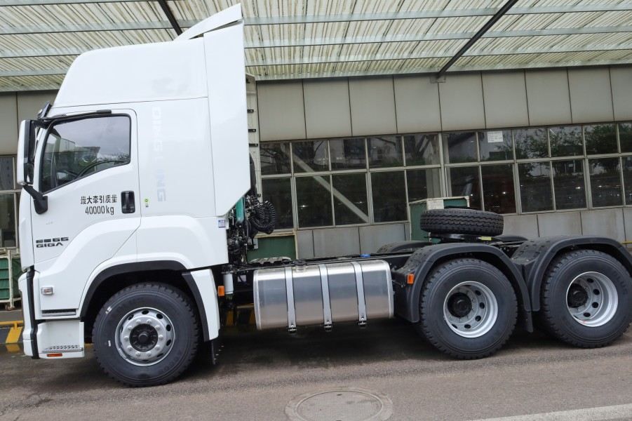 ISUZU VC66 GIGA automatic transmission tractor head