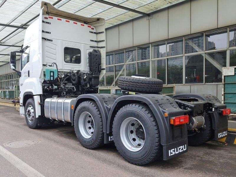 ISUZU VC66 GIGA automatic transmission tractor head