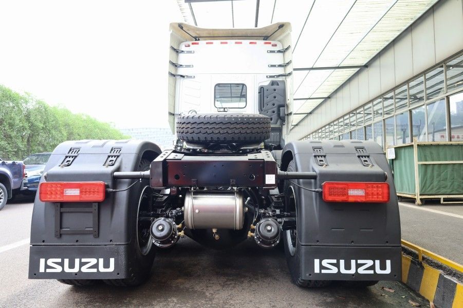 ISUZU VC66 GIGA automatic transmission tractor head