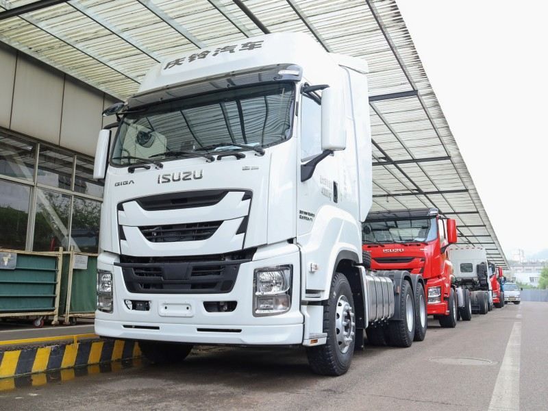 ISUZU VC66 GIGA automatic transmission tractor head