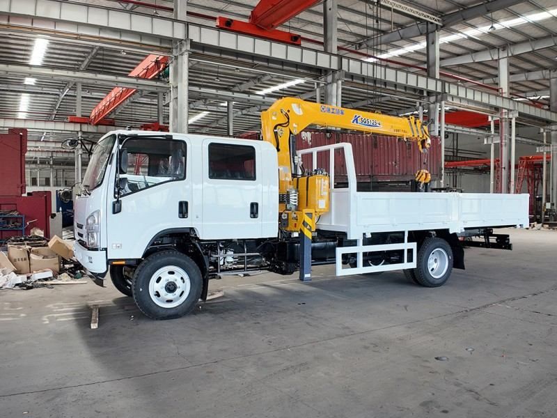 Isuzu 700P NPR 4-wheel drive with XCMG straight boom truck-mounted crane