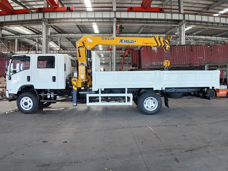 Isuzu 700P NPR 4-wheel drive with XCMG straight boom truck-mounted crane
