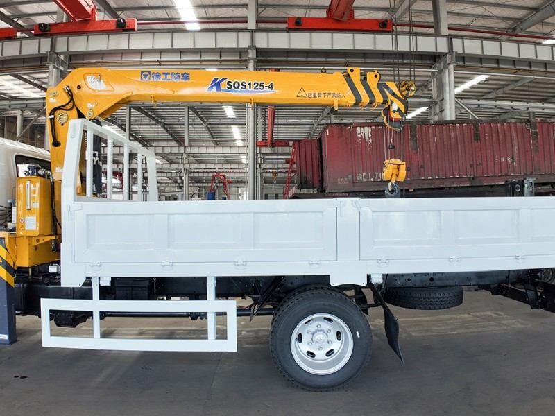 Isuzu 700P NPR 4-wheel drive with XCMG straight boom truck-mounted crane