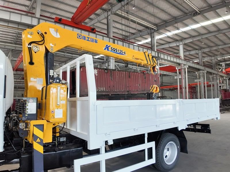 Isuzu 700P NPR 4-wheel drive with XCMG straight boom truck-mounted crane